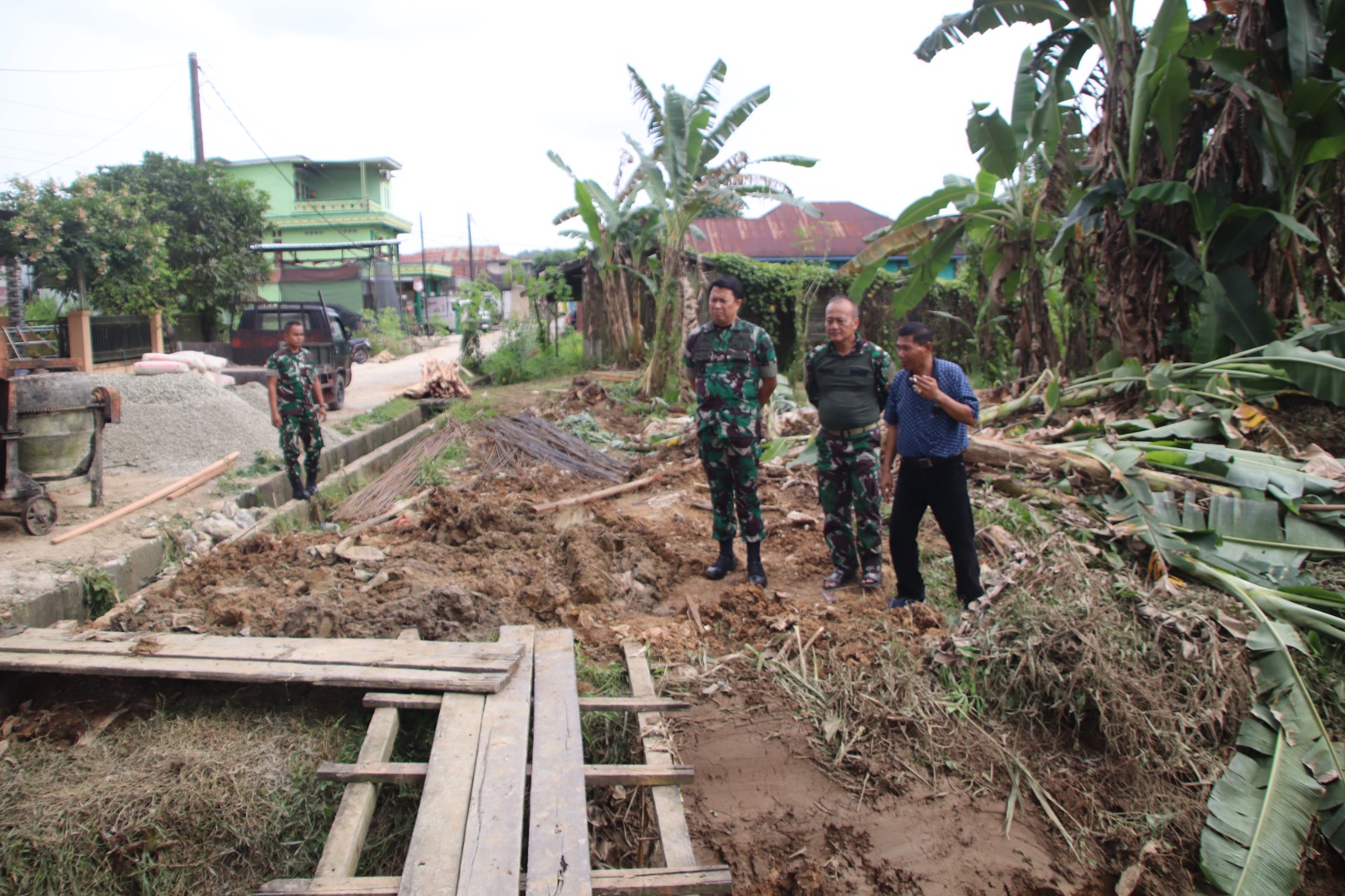 Dandim 0901/Samarinda Tinjau Pembangunan Jembatan di Palaran