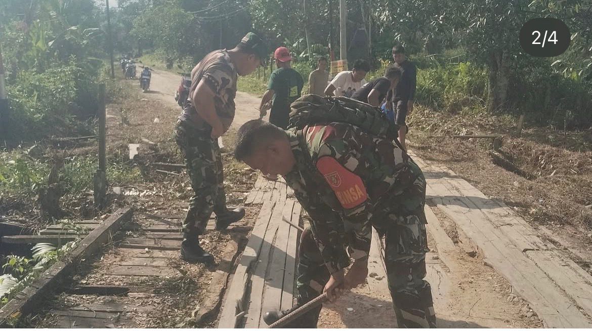Warga dan Babinsa Gotong Royong Bangun Jembatan Beton Garuda di Sungai Kapih Warga dan Babinsa Gotong Royong Bangun Jembatan Beton Garuda di Sungai Kapih