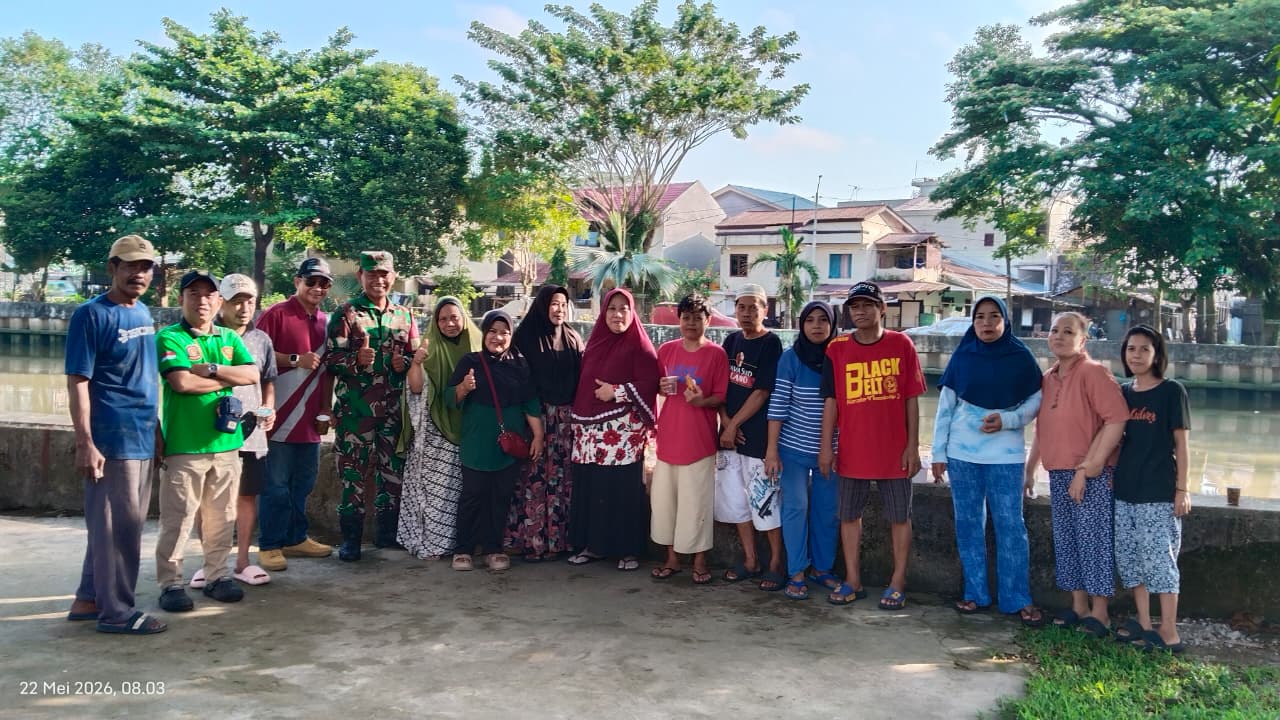 Babinsa Koramil 0901-02/SPNG Ikut Hadir Gotong Royong Gerakan Indonesia Asri di Sungai Pinang Luar, 
