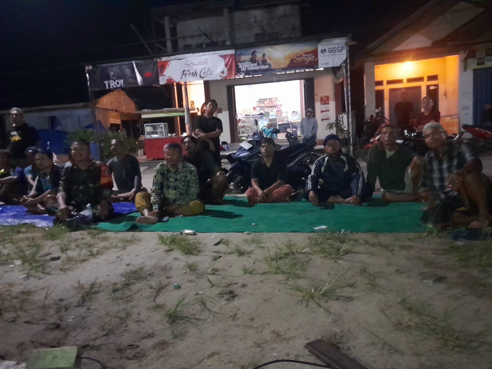 Babinsa Sempaja Selatan Monitoring Kegiatan Nonton Bareng Bola Gembira Laga Pembuka Babinsa Sempaja Selatan Monitoring Kegiatan Nonton Bareng Bola Gembira Laga Pembuka