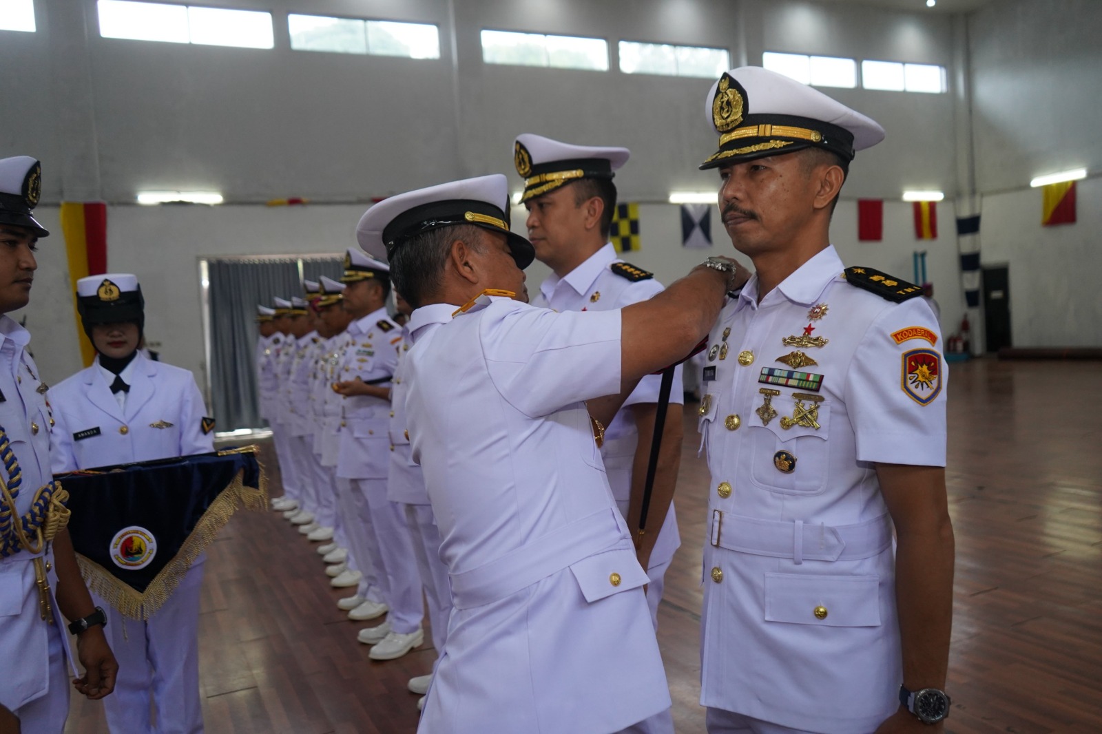 Putra Nias Resmi Pegang Tongkat Komando, Laksda TNI Sarimpunan Tanjung Pimpin Sertijab Danlanal Nias
