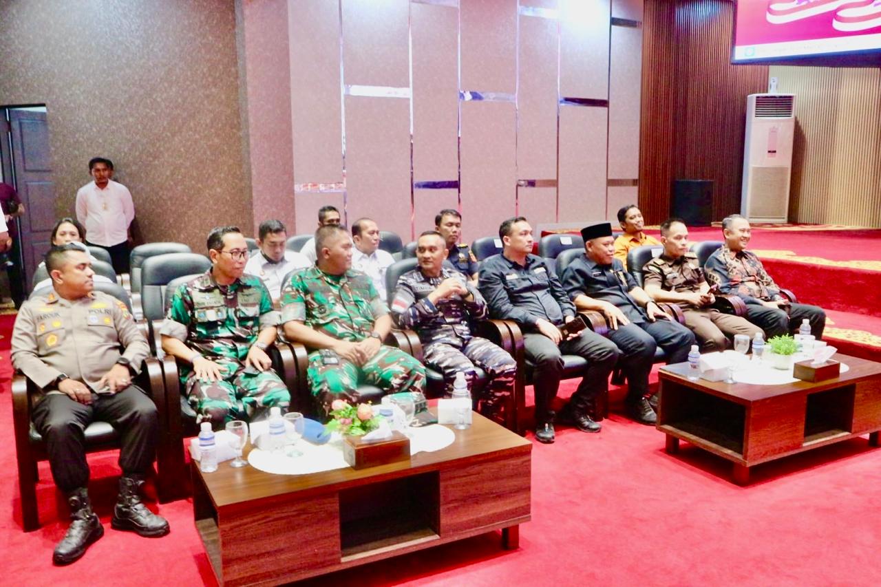 Danlanal Bintan Wakili Dankodaeral IV Hadiri Rapat Paripurna DPRD Kepri Danlanal Bintan Wakili Dankodaeral IV Hadiri Rapat Paripurna DPRD Kepri