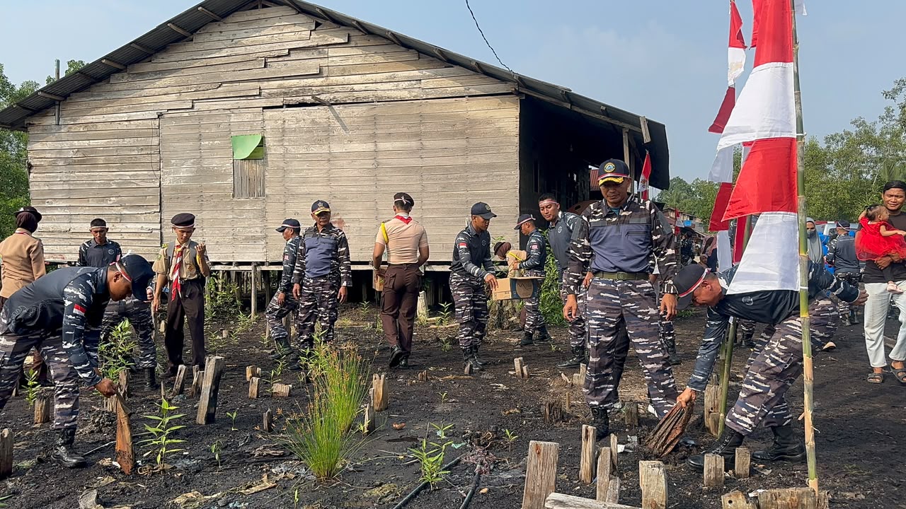 Saka Bahari Lanal Dumai Kobarkan Semangat Nasionalisme dan Peduli Pesisir di Kampung Nelayan Saka Bahari Lanal Dumai Kobarkan Semangat Nasionalisme dan Peduli Pesisir di Kampung Nelayan