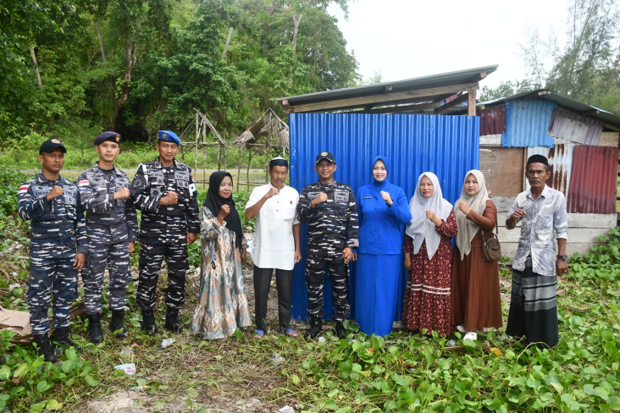 Danlanal Simeulue Resmikan Toilet di Pantai Babang, Wujud Kepedulian TNI AL Terhadap Fasilitas Masya