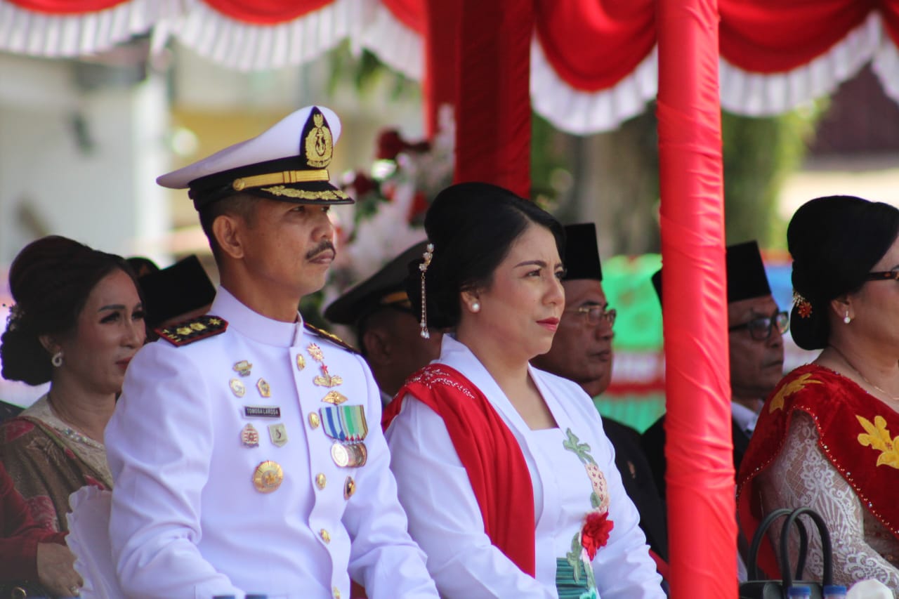 Lanal Nias Pukau Tamu Undangan di Upacara HUT Ke-81 RI, Komandan Lanal Bersama Forkopimda Nias Selat