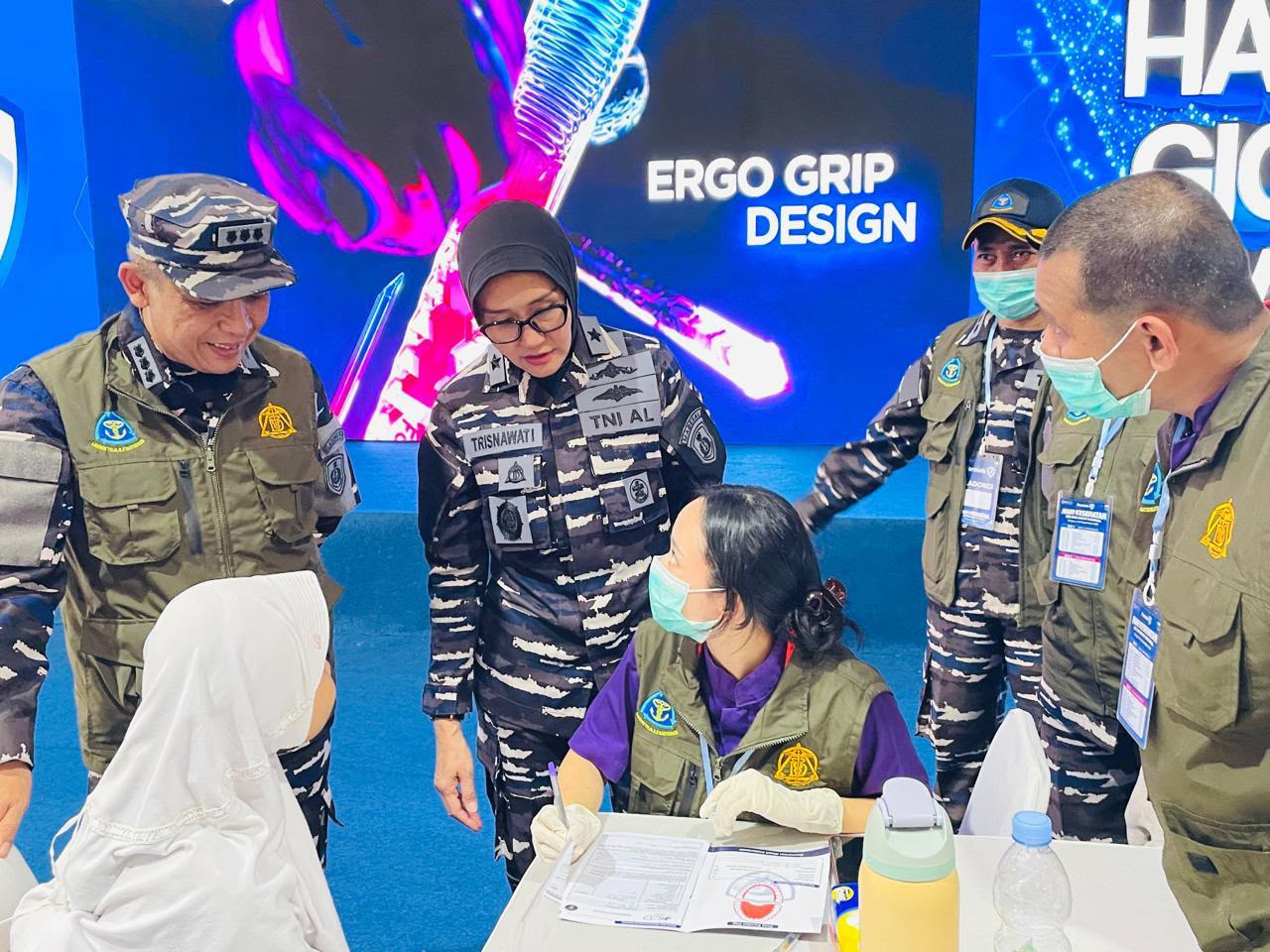 PERINGATI HUT KE-62 LADOKGI REM, TNI AL GELAR BAKTI KESEHATAN GIGI GRATIS UNTUK 3.000 WARGA CIANJUR PERINGATI HUT KE-62 LADOKGI REM, TNI AL GELAR BAKTI KESEHATAN GIGI GRATIS UNTUK 3.000 WARGA CIANJUR