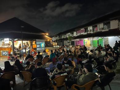 Babinsa Koramil 0901-02/SPNG Monitoring Nobar Piala Dunia 2026 di Kawasan Citra Niaga Babinsa Koramil 0901-02/SPNG Monitoring Nobar Piala Dunia 2026 di Kawasan Citra Niaga