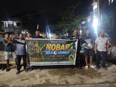 Babinsa Sungai Pinang Luar Hadiri Nobar Piala Dunia 2026 Bersama Warga
