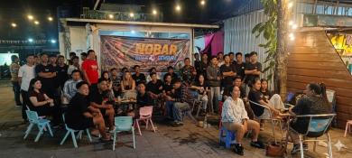 Babinsa Koramil 0901-01/Samarinda Ulu Hadiri Nobar Piala Dunia 2026 Bersama Masyarakat Babinsa Koramil 0901-01/Samarinda Ulu Hadiri Nobar Piala Dunia 2026 Bersama Masyarakat