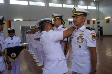 Putra Nias Resmi Pegang Tongkat Komando, Laksda TNI Sarimpunan Tanjung Pimpin Sertijab Danlanal Nias Putra Nias Resmi Pegang Tongkat Komando, Laksda TNI Sarimpunan Tanjung Pimpin Sertijab Danlanal Nias